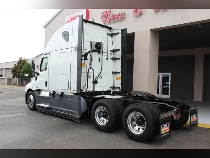 2020 Freightliner Cascadia