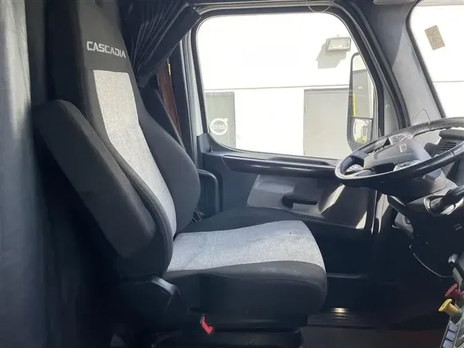 2020 FREIGHTLINER CA126