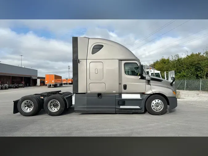 2023 Freightliner Cascadia 126692bdad6d6b5eedff6e6e01e8cd8ab36