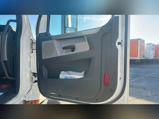 2022 Freightliner Cascadia 126