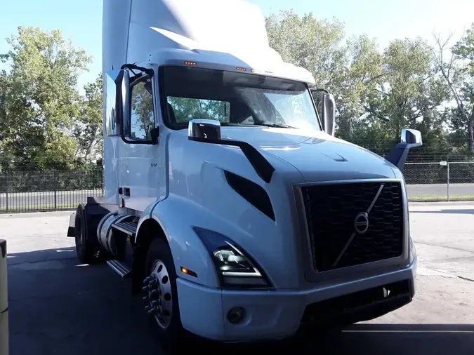 2019 VOLVO VNR42T 300