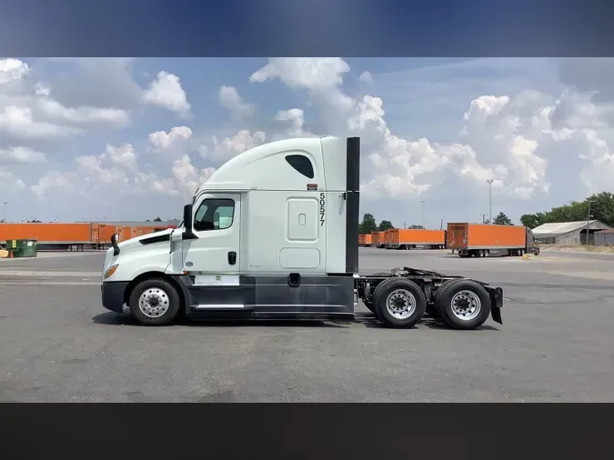 2020 Freightliner Cascadia 126