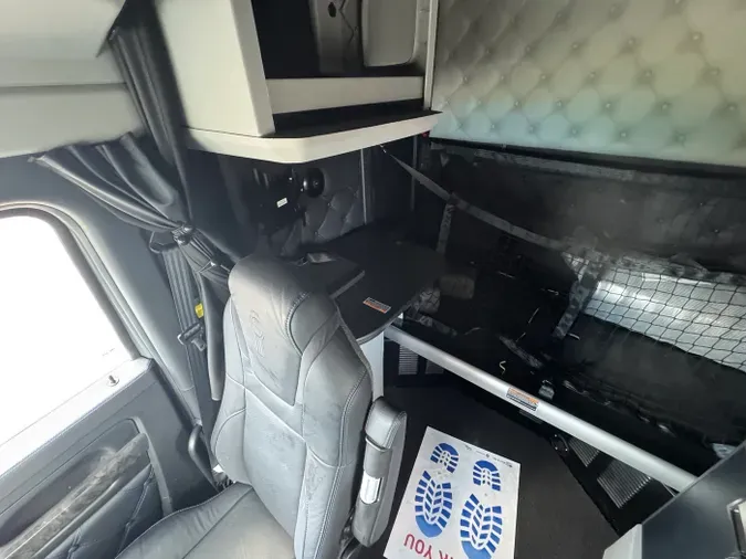 2024 Kenworth W990