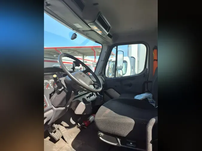 2021 FREIGHTLINER M2 106