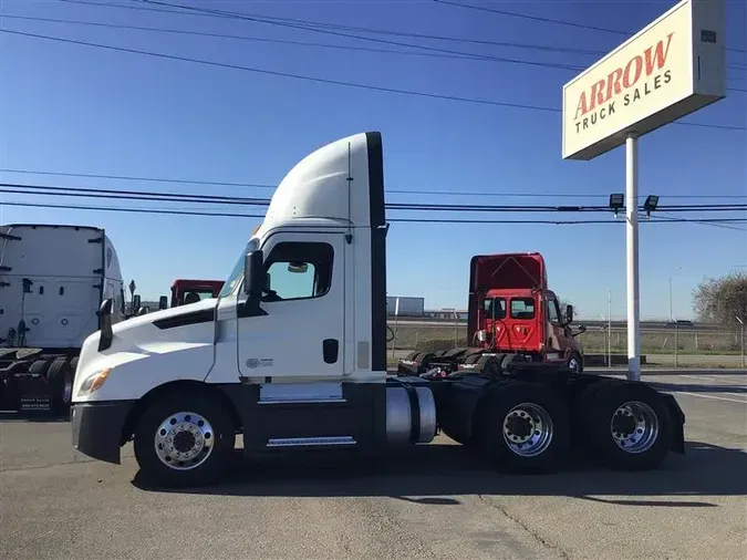 2020 FREIGHTLINER CA126