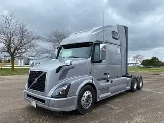 2016 VOLVO VNL670