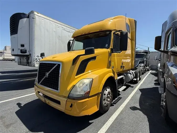 2016 VOLVO VNL670