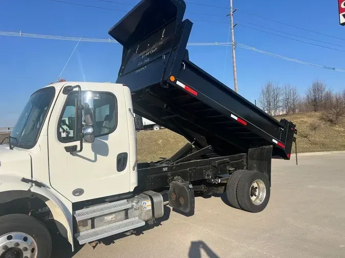 2019 Freightliner M2 106