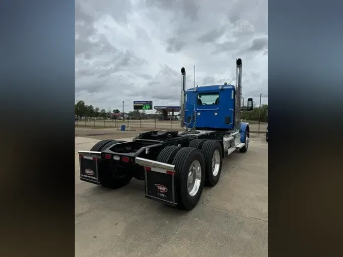 2025 PETERBILT 567