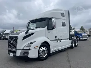 2023 VOLVO VNL64T760