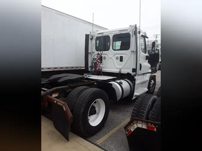 2015 FREIGHTLINER/MERCEDES CASCADIA 125