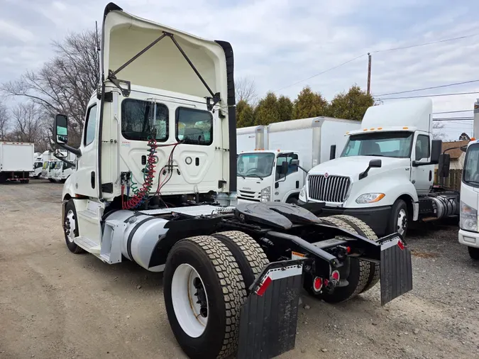 2019 FREIGHTLINER/MERCEDES NEW CASCADIA 116