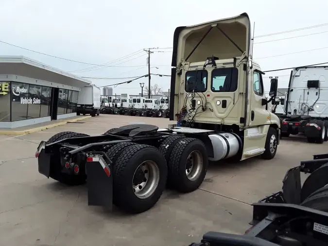 2016 FREIGHTLINER/MERCEDES CASCADIA 125695805a7992e3d7c92e5422e6bd6a7fc