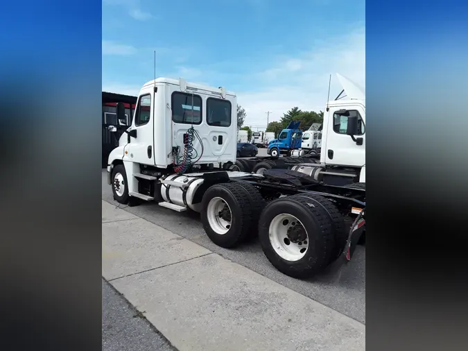 2016 FREIGHTLINER/MERCEDES CASCADIA 125