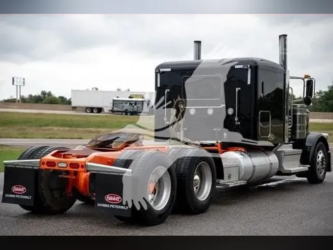 2022 PETERBILT 389