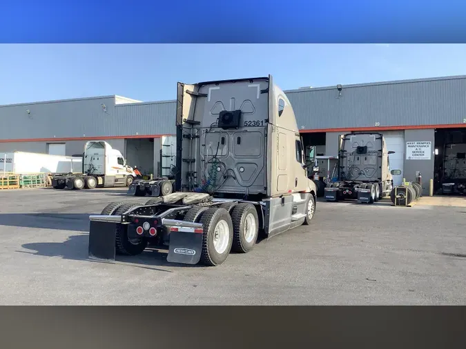 2022 Freightliner Cascadia 126