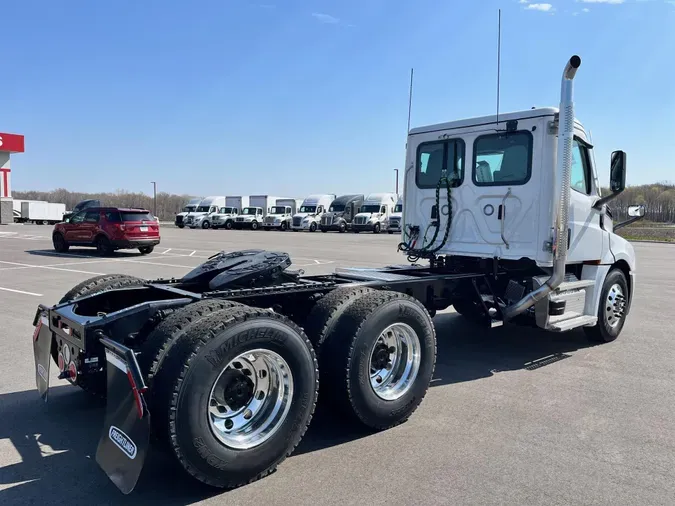 2025 Freightliner New Cascadia