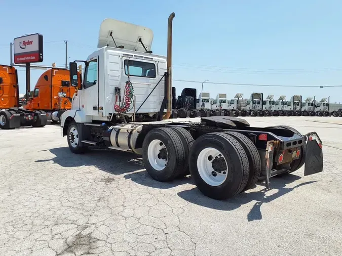 2015 VOLVO VNL64T