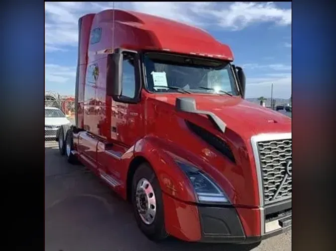 2021 VOLVO VNL760
