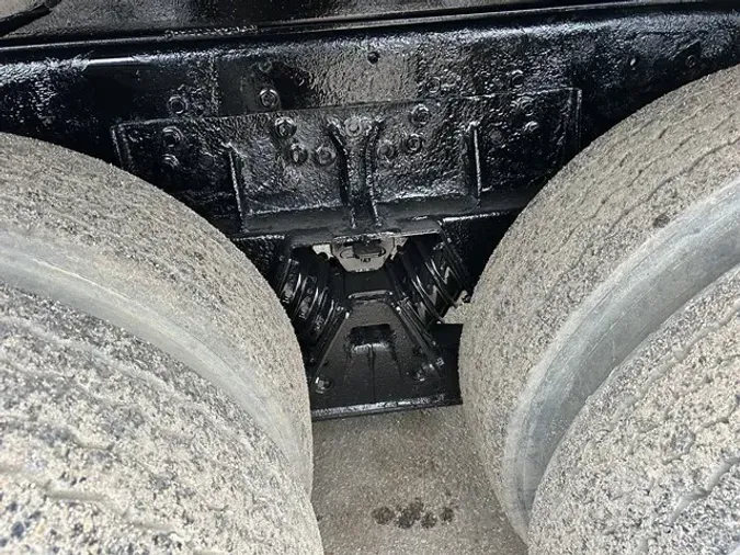 2005 MACK GRANITE CV713