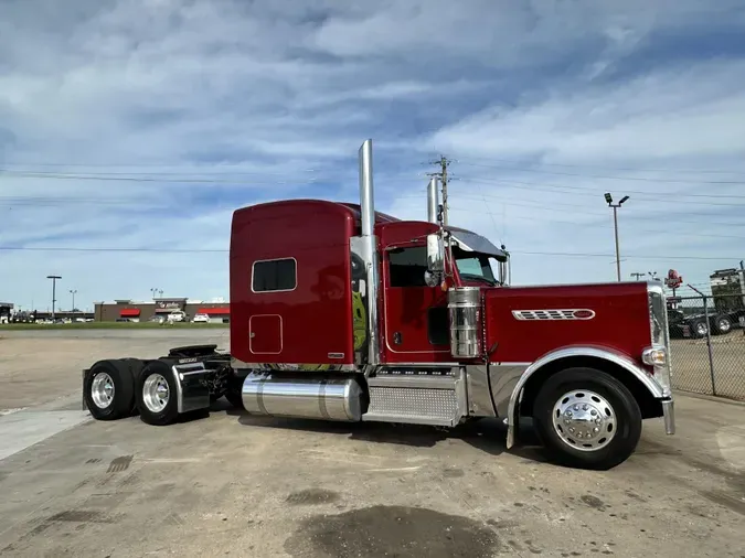 2021 Peterbilt 389