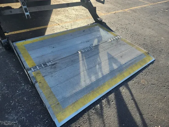 2018 FREIGHTLINER/MERCEDES M2 106