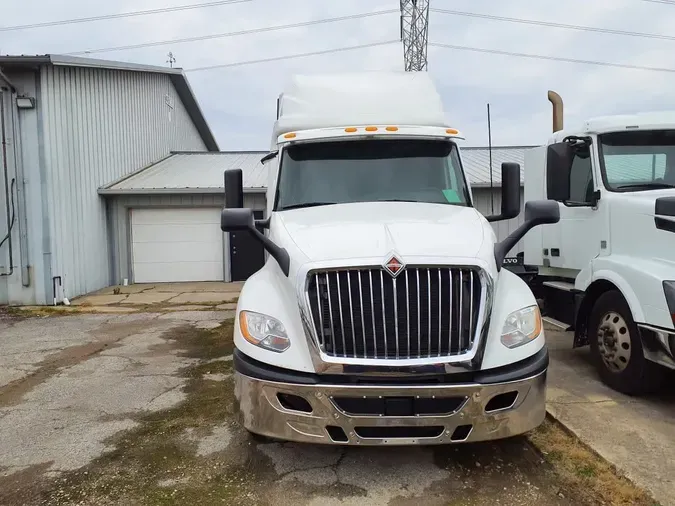 2019 NAVISTAR INTERNATIONAL LT625 SLPR CAB