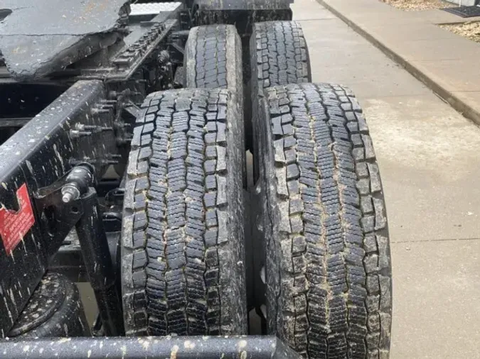 2015 Volvo VNL64T670