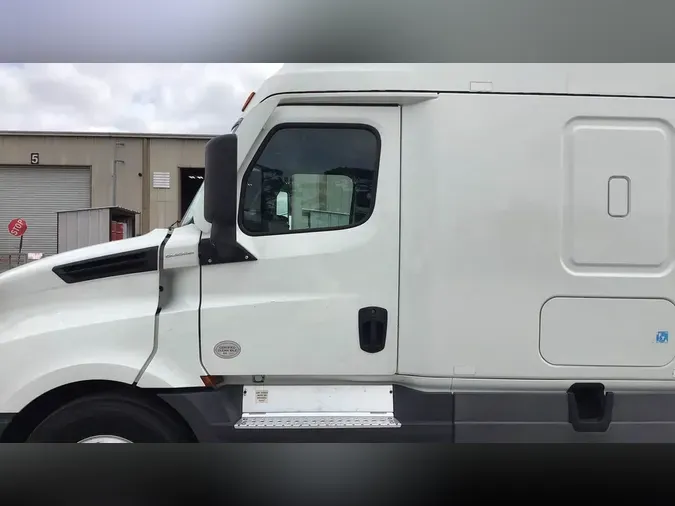2021 Freightliner Cascadia 126