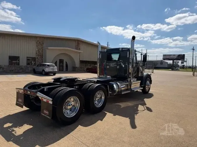 2027 PETERBILT 589