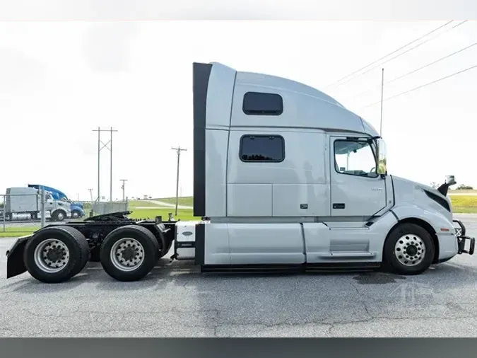 2022 VOLVO VNL64T860