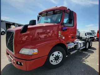 2016 Volvo VNM64T