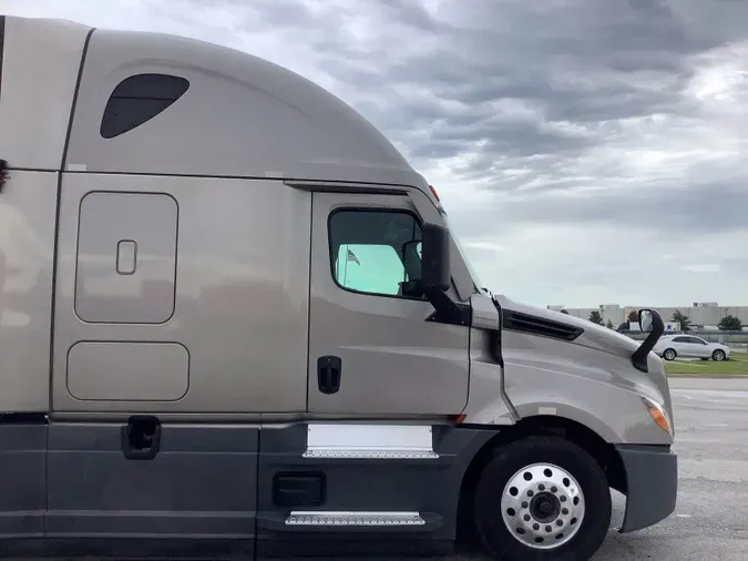 2022 Freightliner Cascadia 126