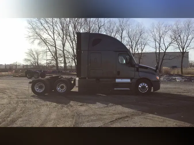 2022 Freightliner Cascadia 126