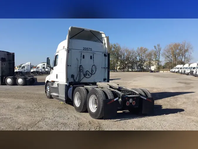 2021 Freightliner Cascadia 126697a6d8f9208f056a11e0b33c6ea8c17