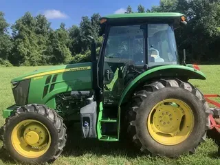 2015 John Deere 5085E