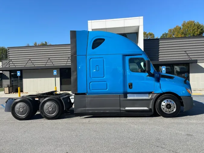 2021 Freightliner Cascadia 126