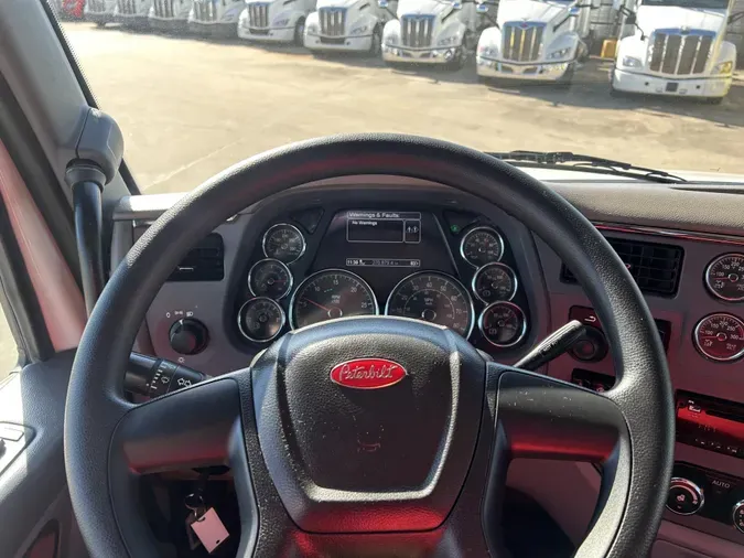 2017 Peterbilt 579