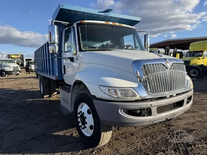 2016 INTERNATIONAL DURASTAR 4300