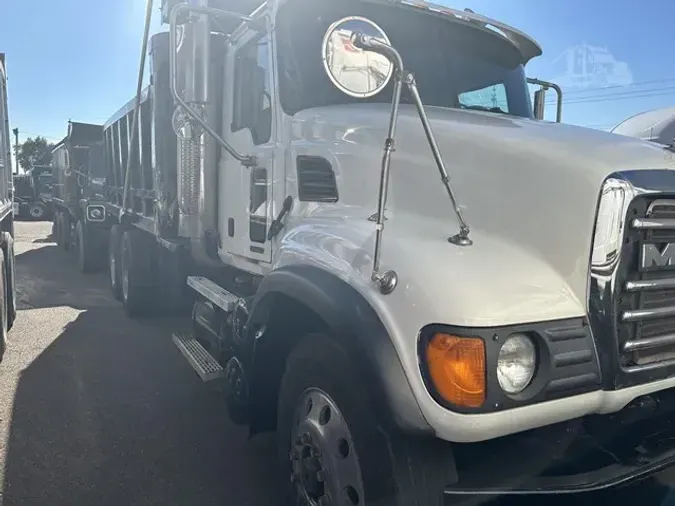 2003 MACK GRANITE CV713