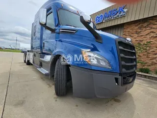 2021 FREIGHTLINER Cascadia 126