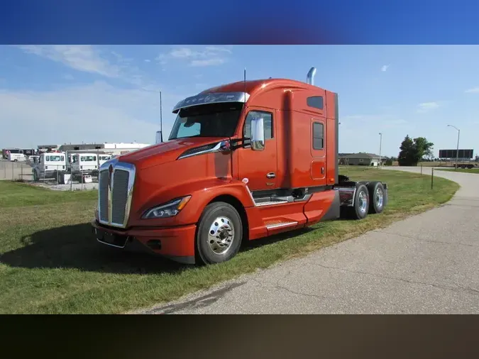 2025 Kenworth T680