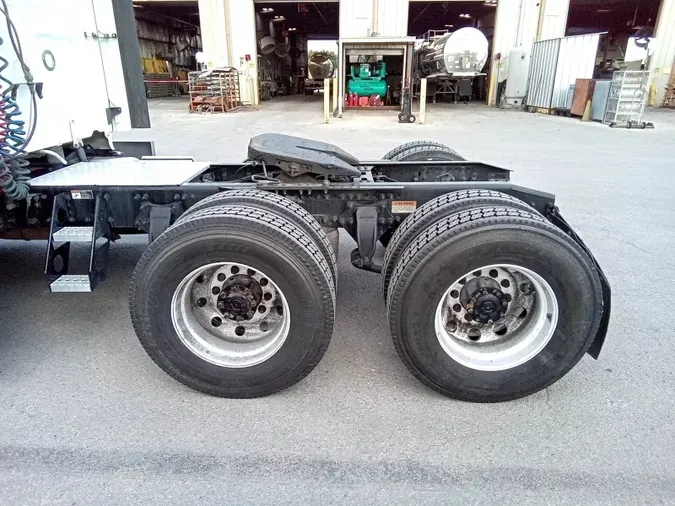 2023 Freightliner Cascadia 126698f36273d60548e70117aeb7633185c
