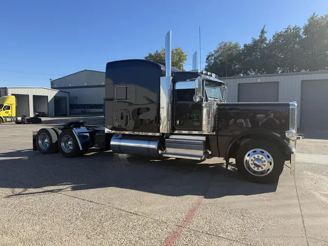 2023 Peterbilt 389698fb863b87e5ba6259395617716c2c0
