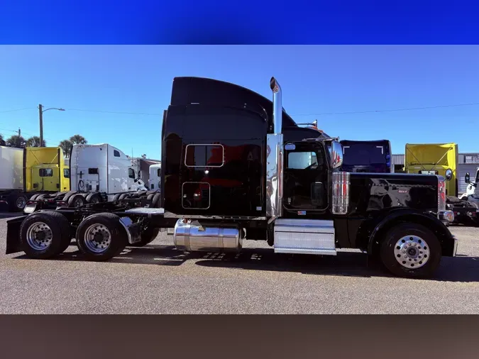 2022 Peterbilt 389