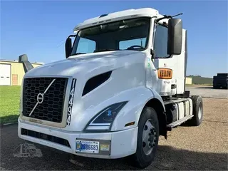 2019 VOLVO VNR42T300