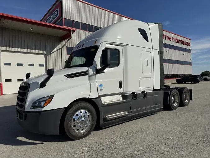 2025 Freightliner Cascadia 126