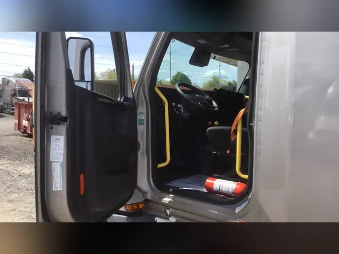 2023 Freightliner Cascadia 126