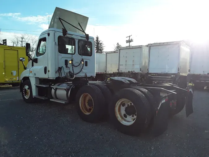 2015 FREIGHTLINER/MERCEDES CASCADIA 125