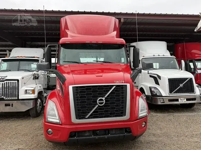 2021 VOLVO VNR64T300